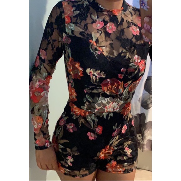 Jumper short with flowers 🌺 🌹 - Picture 3 of 3